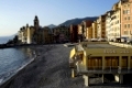 Camogli, kleine Hafenstadt bei Genua: Bunte Huserfronten ber blauem Wasser
