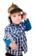 kleiner Junge mit Kopfhörern und Mikrophon vor weißem Hintergrund
