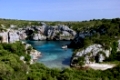 Die Doppelbucht Cales Coves auf Menorca                            