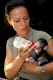Heike Nold aus dem Tierpark in Da-Pfungstadt mit ihrem Pflegekind einem ...