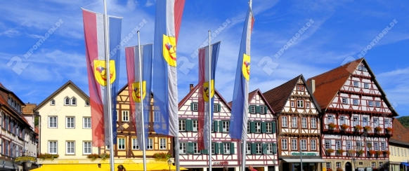 Baden - Württemberg,
Schwäbische Alb,

Bad - Urach
Innenstadt, Altstadt,
Marktplatz,
Fachwerkhäuser,