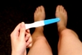 Schwangerschaftstest mit positivem Ergebnis / Pregnancy tests signalizing pregnancy