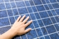 Hand auf einer Solarzelle | Hand  on a solar cell