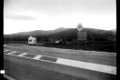 Wegweiser bei Sucevici, Reisemobil steht an der Nationalstrasse 1 (Zagreb, Gracac), Abzweigung Donji Lapac, Srb (aufgenommen auf EFKE-schwarzweiss-Rollfilm 127 mit einer Nagel 