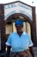 KöchinDie Jesuitenmission in Makumbi, Simbabwe.Auf dem großen Areal leben in neun Wohnhäusern Waisen, Behinderte, junge Erwachsene. Zudem besuchen circa 1500 Schüler die ansässigen Schulen.Fotografien aufgenommen am 26.4.2013-28.4.2013 von Christian Ender in Makumbi, Simbabwe