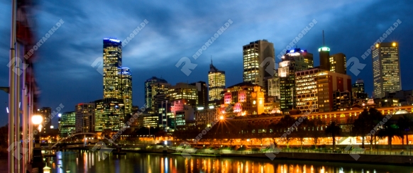 Melbourne skyline along the Yarra River at dusk