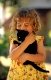 Hauskatze (Felis silvestris f. catus), wird von Maedchen getragen. | domestic cat (Felis silvestris f. catus), with girl.