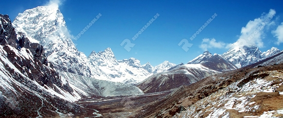 Valley in Nepal Himalaya Mt Everest Trek