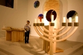 Die jüdische Gemeinde Bielefeld feiert in ihrer Synagoge das Fest der Torahfreude Simchat Torah: Kantor, Gemeindevorstandsmitglied und Vorbeter Paul Yuval Adam