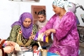 Frauen in traditioneller Kleidung bereiten das Festmahl fuer das Opferfest in Sidi Mtir, Tunesien / women in traditional clothing preparing the meal for Eid al-Adha/  Foto: Robert B. Fishman, ecomedia, 6.11.2011