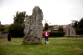Reste des prähistorischen, vorchristlichen Steinkreises um das Dorf Avebury