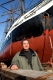 Marco Temme vor der Fridtjof Nansen im Dock II der HDR in Husum