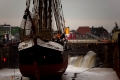 Dock II wird   für das Ausdocken des Traditionsseglers geflutet  Husum, Dock und  Reparaturwerft
